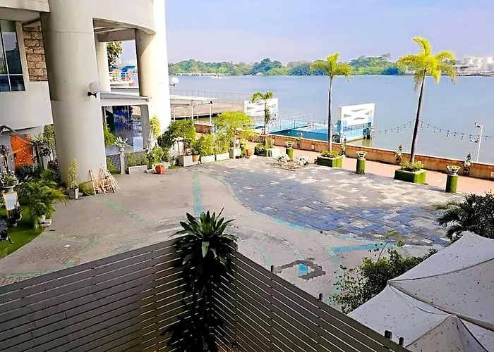 River View 8 アパート